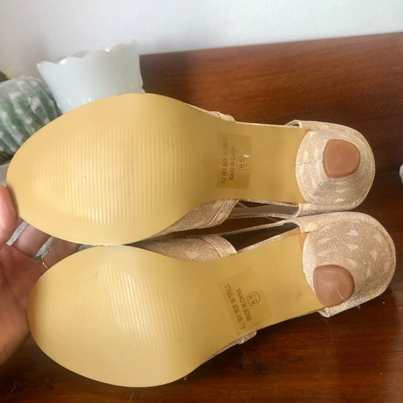 New heart print gold swing heels - Picture 4 of 4